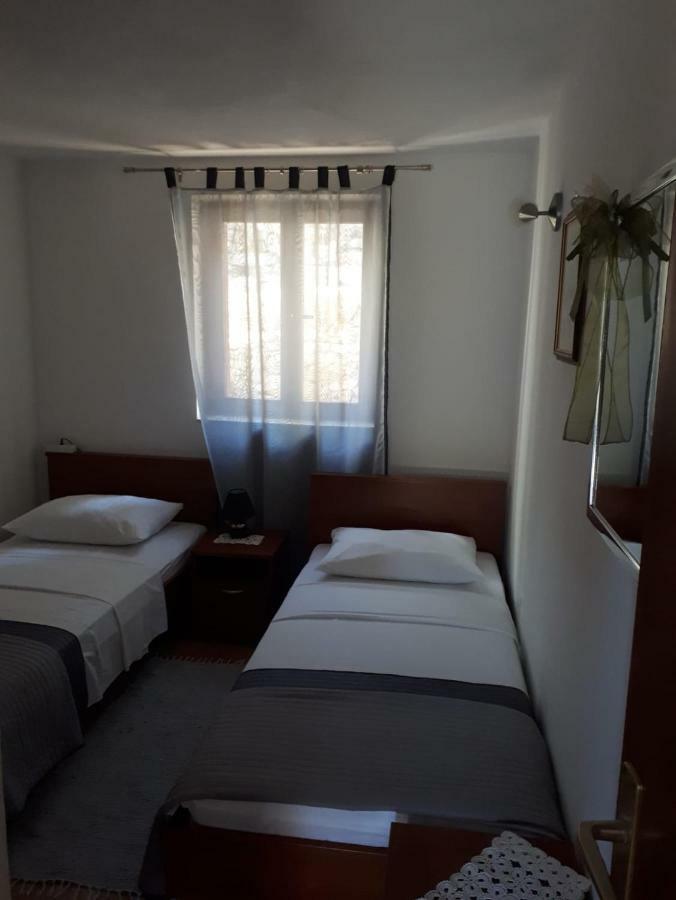 Apartamento Mala Basina -Maslina Vrbanj Exterior foto